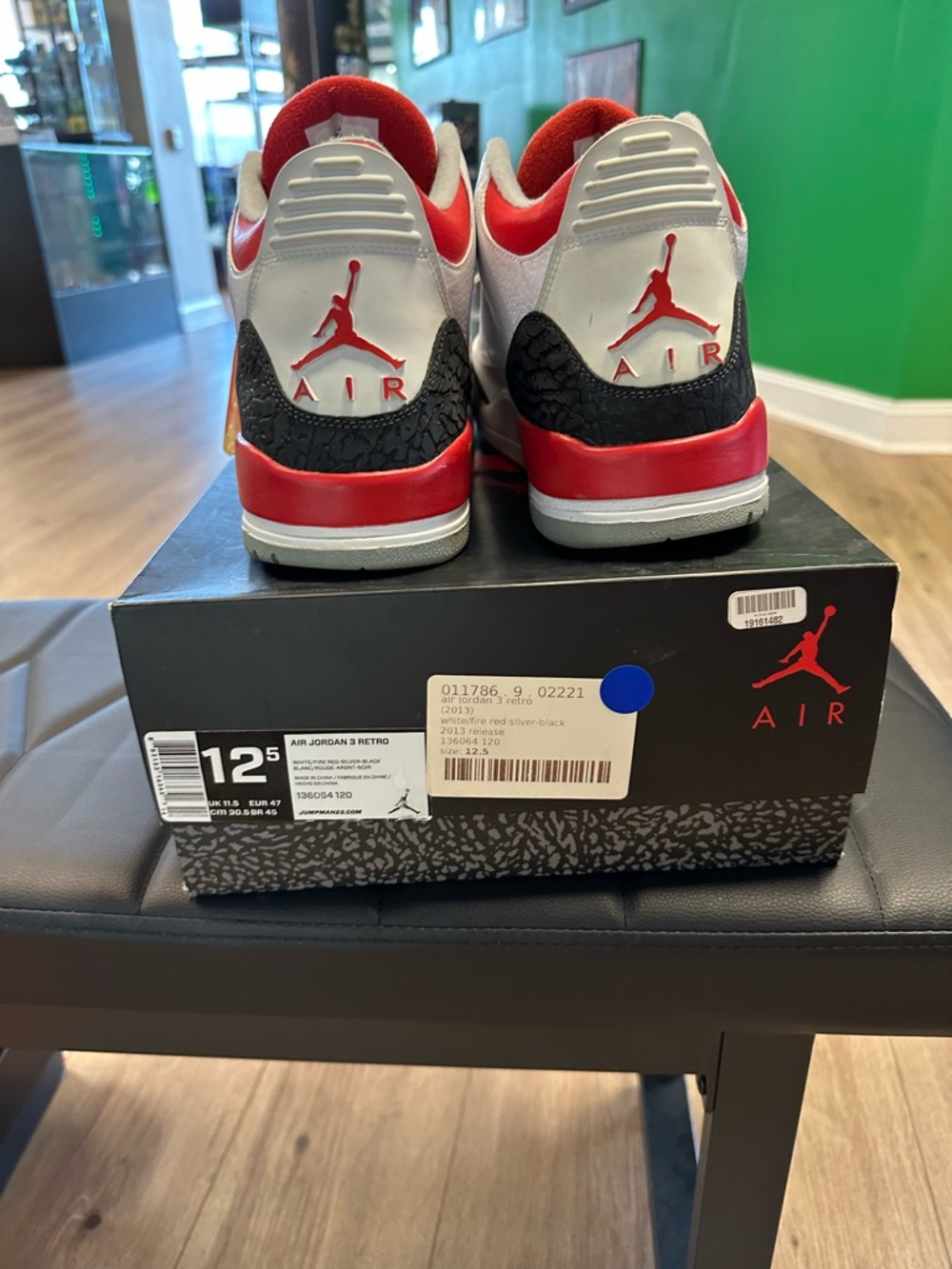 Jordan 3 Retro Fire Red - Picture 3 of 10